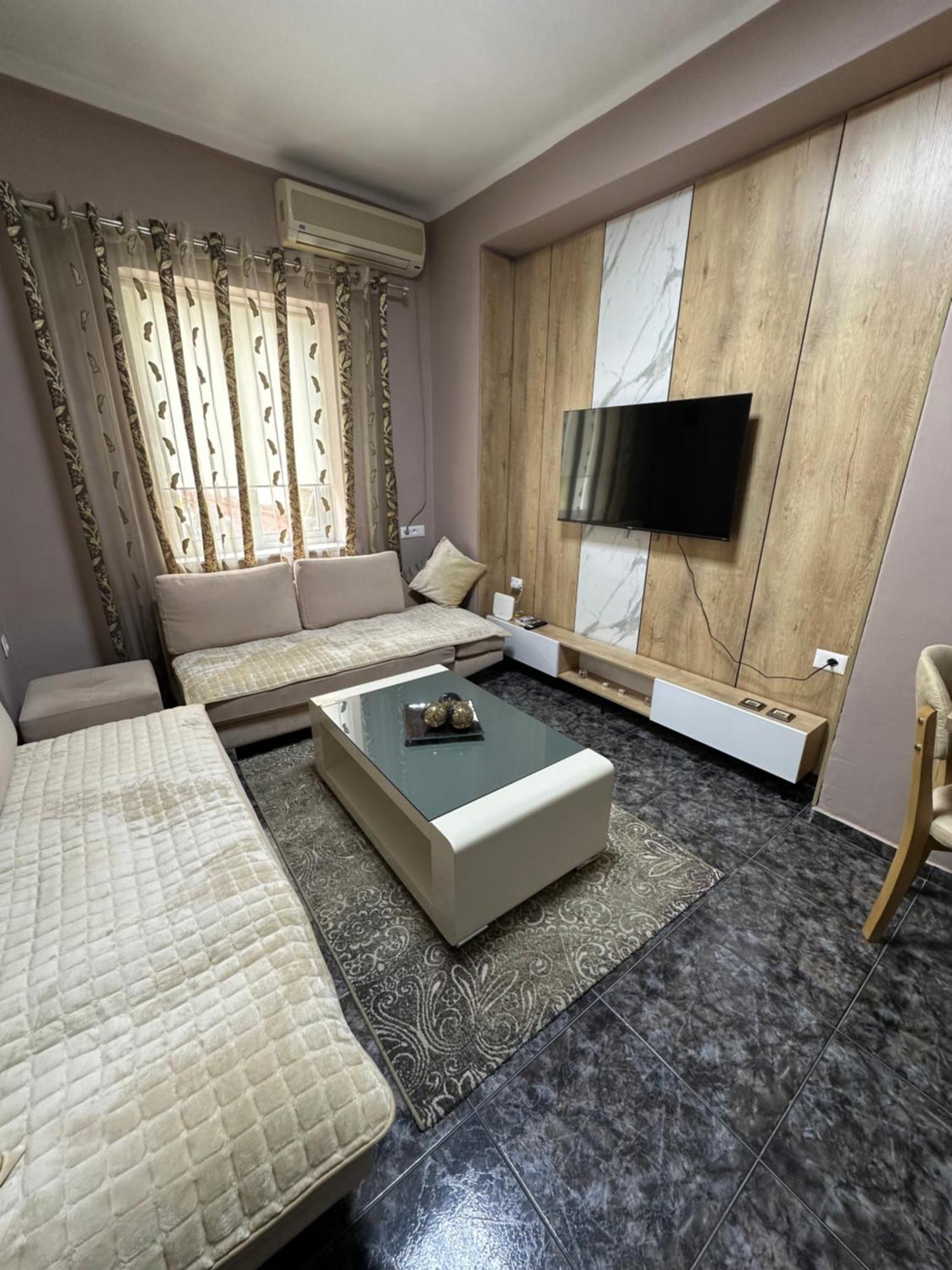 Midtown Cozy Apartment ティラナ エクステリア 写真
